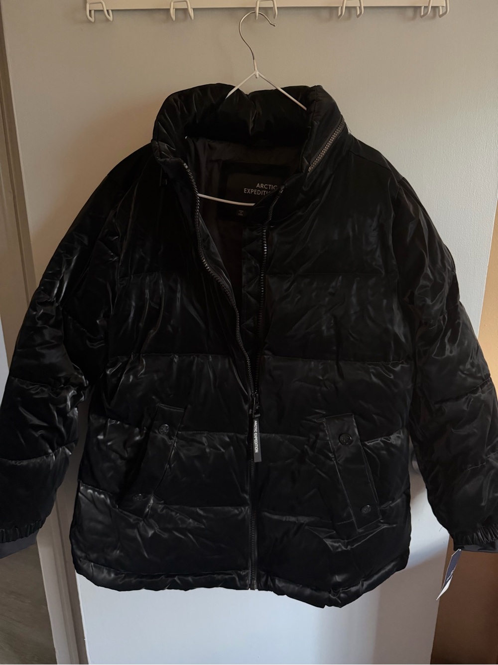 Womenās Black Puffer Jacket